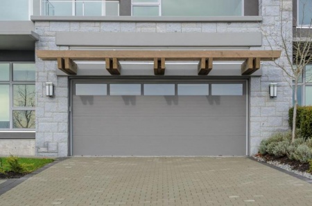 Porte de garage &agrave; Paris : quel mod&egrave;le pour votre maison ?